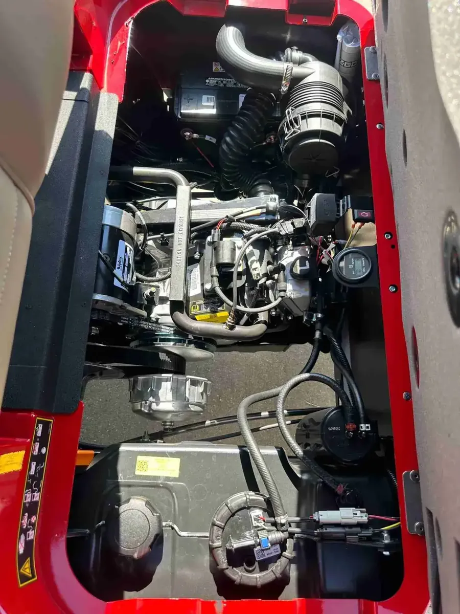 13.5 hp EFI petrol engine of the E-Z-GO Express 6 Touring ST